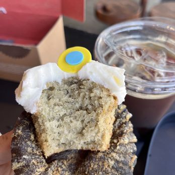 Sprinkles Beverly Hills - Banana cupcake fluffy texture - Bakeries Near Me - Beverly Hills, California Sprinkles Beverly Hills - Banana cupcake fluffy texture - Bakeries Near Me - Beverly Hills, California