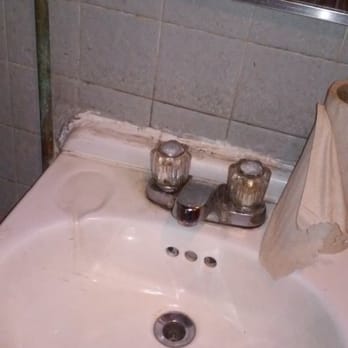 Frenchey's Chicken - Filthy restrooms but the chicken is awsome!!!! - Cajun/Creole Near Me - Houston, Texas