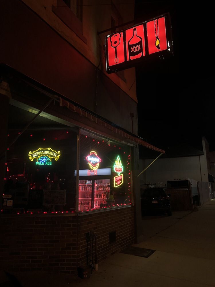 NO NAME BAR Updated September 2024 16 Reviews 252 E 3rd St