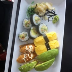 Metropol Foodcourt - Sushi finns det bl.a. Att köpa här.