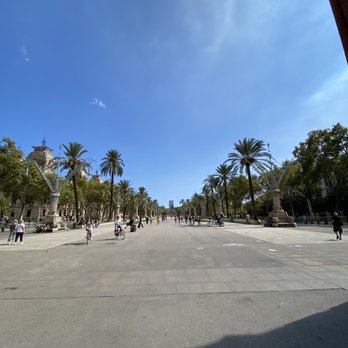 Arc de Triomf - Landmarks & Historical Buildings Near Me - Barcelona, B