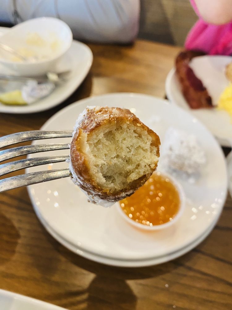 Another Broken Egg Cafe