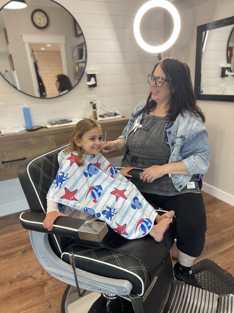 MAPLEWOOD BARBER SHOP Updated October 2024 11 Reviews 1115 1/2 W