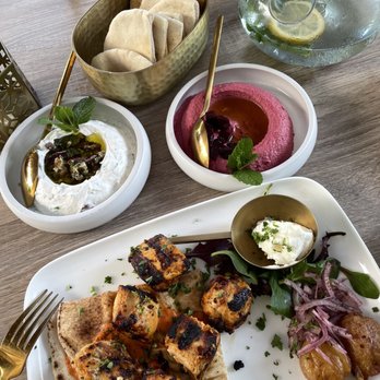 Lira Beirut Eatery - Mediterranean Near Me - Miami, Florida