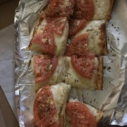 Vargos Pizzeria - Garlic bread with tomatoes