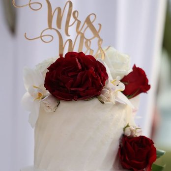 J'Adore Floral Designs - Wedding cake flowers - Floral Designers Near Me - Honolulu, Hawaii