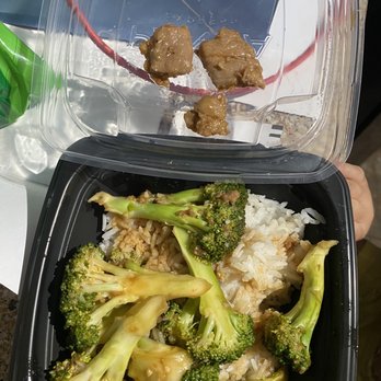 Panda Express - This is all the meat you get with a bowl? Literally opened this bowl to 2 1/2 pieces of beef. Completely unacceptable. - Chinese Near Me - Jacksonville, North Carolina Panda Express - This is all the meat you get with a bowl? Literally opened this bowl to 2 1/2 pieces of beef. Completely unacceptable. - Chinese Near Me - Jacksonville, North Carolina