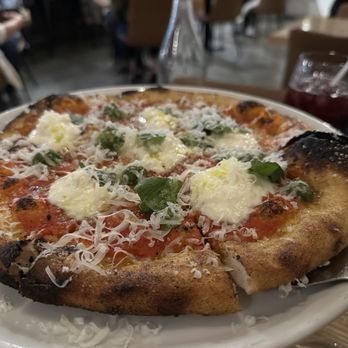 Cavalletta Restaurant - Margarita pizza - New American Near Me - Aptos, California