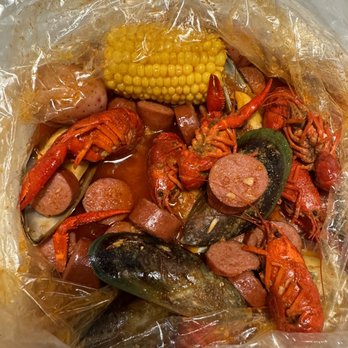 The Crab Cracker - Green Mussels Crawfish sausage - Cajun/Creole Near Me - Charlotte, North Carolina