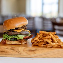 The Pinnacle Restaurant  - Award-winning Pinnacle  Burger