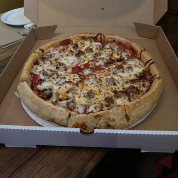 Fixture Pizza Pub - Sausage and pepperoni deep dish - Pizza Near Me - Milwaukee, Wisconsin