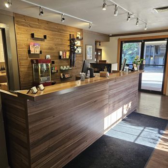 Riverside Inn - Hotels Near Me - Grants Pass, Oregon