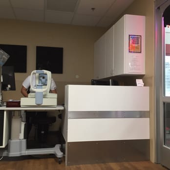 Bream Optometry - Front desk. - Optometrists Near Me - Goleta, California