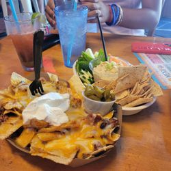 The Wreck - Nachos & Hummus tray