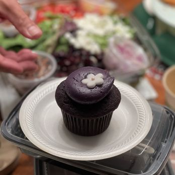 Sugarlina Bakeshop - Ube cupcake - Bakeries Near Me - Honolulu, Hawaii