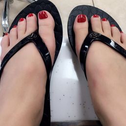 It's amazing how beautifully they apply the polish
