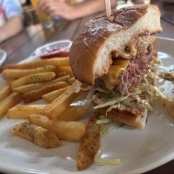 Mill House Brewery - Burger 4.73578 sty