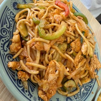 Jinweide Lanzhou Beef Noodles - Chicken Chow Mein - Noodles Near Me - Millbrae, California