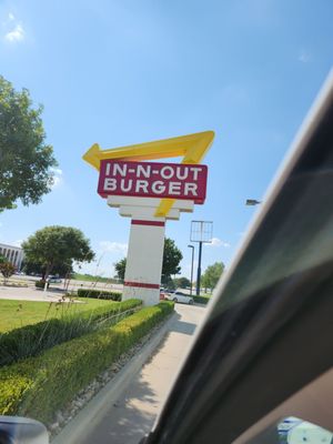 In-N-Out Burger by null