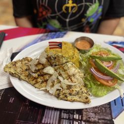 Sabor a Mi Tierra - Monfongo con Pechuga de Pollo a la Plancha