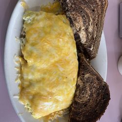 My Mini Mart & Spirits - Veggie and sausage omelet with rye toast