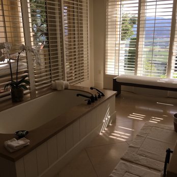 Sttupa Estate - Bathroom soaker tub - Hotels Near Me - Napa, California Sttupa Estate - Bathroom soaker tub - Hotels Near Me - Napa, California