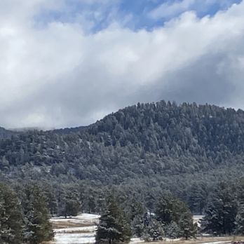 Manitou Lake - A scenic view of the mountains - Lakes Near Me Manitou Lake - A scenic view of the mountains - Lakes Near Me
