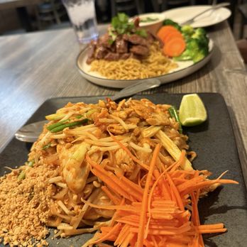 Sisters Asian Eatery - Pad Thai - Asian Fusion Near Me - Santa Paula, California Sisters Asian Eatery - Pad Thai - Asian Fusion Near Me - Santa Paula, California