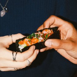 MINARI & The Pikok Lounge - Salmon Hand Roll