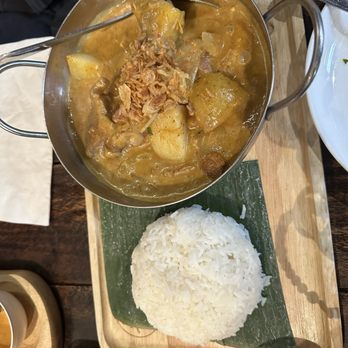 Kin Thai Street Eatery - Chicken Massaman Curry - Thai Near Me - Sacramento, California Kin Thai Street Eatery - Chicken Massaman Curry - Thai Near Me - Sacramento, California
