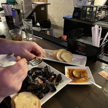 Cuban Island Restaurant - Mussels and Cuban bread - Cuban Near Me - Indialantic, Florida Cuban Island Restaurant - Mussels and Cuban bread - Cuban Near Me - Indialantic, Florida