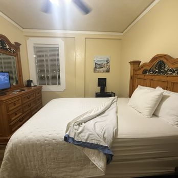 Pismo Beach Hotel - Clean and spacious room - Hotels Near Me - Pismo Beach, California Pismo Beach Hotel - Clean and spacious room - Hotels Near Me - Pismo Beach, California