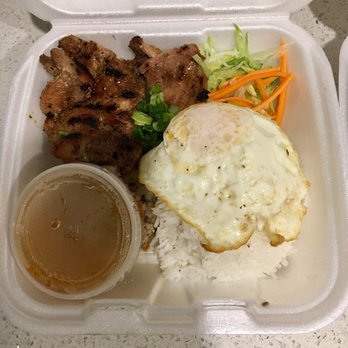Pho Xua - Grilled chicken with egg quiche and fried egg on rice - Thai Near Me - Toronto, Ontario
