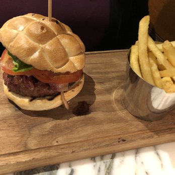 The Lygon Arms - Burger and chips - British Near Me - Broadway, WOR