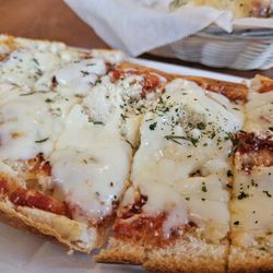 Mama's Pizza Grille & Italian Bistro - Garlic bread with cheese