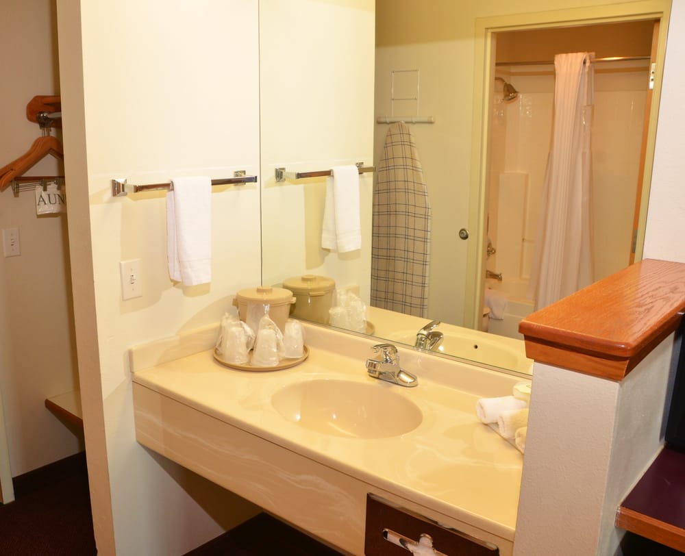 PEPPERMILL EMPRESS INN Updated August 2024 16 Photos & 28 Reviews