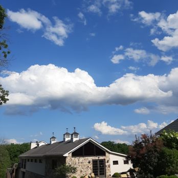 Maple Springs Vineyard - Perfect day at the winery - Wine Tasting Room Near Me - Bechtelsville, Pennsylvania Maple Springs Vineyard - Perfect day at the winery - Wine Tasting Room Near Me - Bechtelsville, Pennsylvania