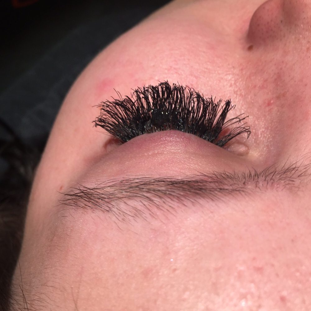 Here's a prime example of what you don't want your lashes to look like. There's extreme amounts of glue.