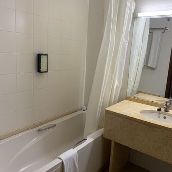 Vila Park - Bathroom - Hotels Near Me - Vila Nova de Santo André, 15
