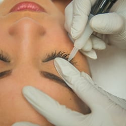 Be Beautiful Maui - Helping Lelani with Permanent Makeup and her eyeliner tattoo