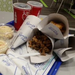 Romerijo Al Momento - Puntillitas, cazón en adobo, croquetas y ensaladillas.