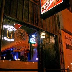 Red Jug Pub - Chillin' outside the Red Jug
