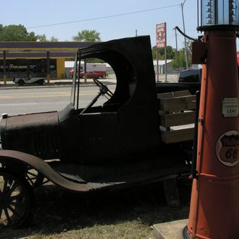 14 Flags Museum - Old car and gas pump - Museums Near Me - Sallisaw, Oklahoma 14 Flags Museum - Old car and gas pump - Museums Near Me - Sallisaw, Oklahoma