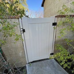 New vinyl gate New vinyl gate