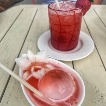 Garibaldi - Top-- Fragila Frappe . Bottom-- Sophia &the Rose . Instagram-- angiela.eats - Cocktail Bars Near Me - San Diego, California