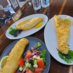 Williamstown Mussels Fish & Chippery - Fish and salad