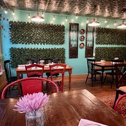 Bistro Milliard - The seating area (we arrived right at opening, but all the tables were filled by the time we left)