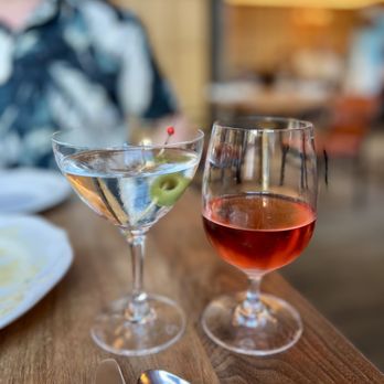 Le Crocodile - Martini & rosé - French Near Me - Brooklyn, New York