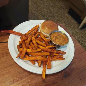 Willow Ranch - Sweet potatoes fries and complimentary roll and chili beans. - Barbeque Near Me - Buttonwillow, California Willow Ranch - Sweet potatoes fries and complimentary roll and chili beans. - Barbeque Near Me - Buttonwillow, California