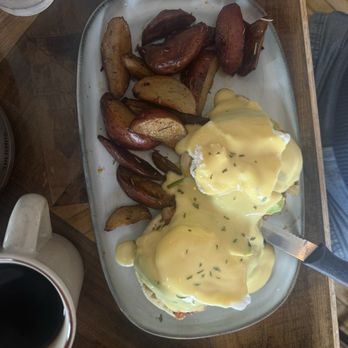 Axolotl Café - Vegetariano Benedict - Breakfast & Brunch Near Me - Milwaukee, Wisconsin